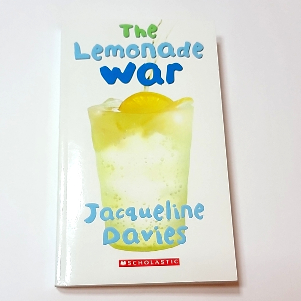 💚 The Lemonade War Paperback Book Jacqueline Davies